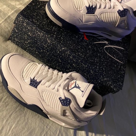 Air Jordan 4 Retro midnight navy main image 3